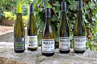 Weinflaschen Weingut Müller Schwabsburg Rheinhessen