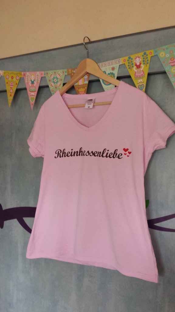 Dieses schicke Shirt habe ich nun schon eine Weile. Ich kann dir versichern, dass es nach mehrmaligem Waschen noch immer top aussieht! Preis: 18,90 Euro