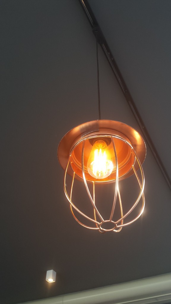 Hat den Durchblick: stylishe Lampe