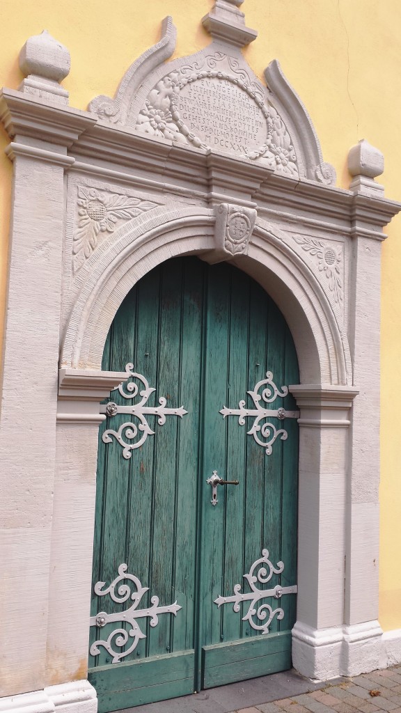 Beeindruckendes Portal der Kleinen Kirche 