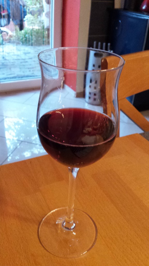 Der Kirschsecco ist ebenfalls als Aperitif geeignet
