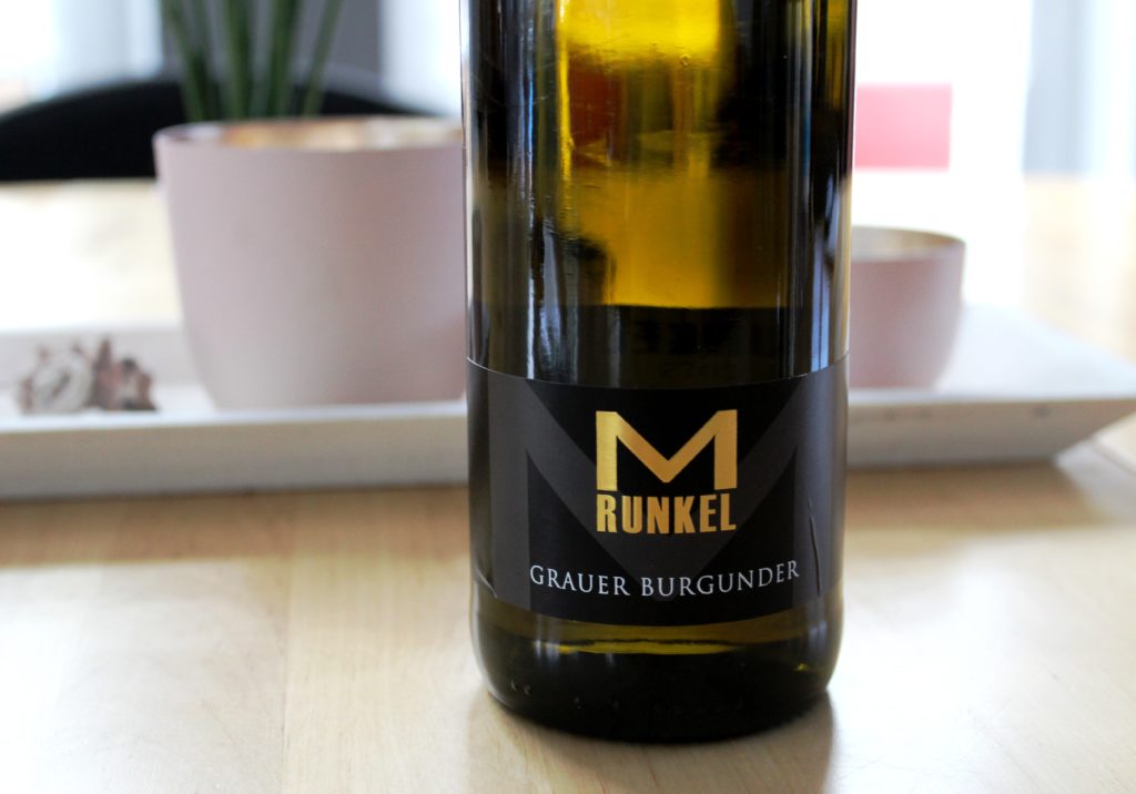 Der Graue Burgunder vom Weingut Matthias Runkel schmeckt nach Mandeln – lecker 
