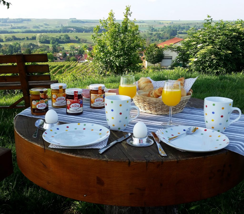 Tisch Jugenheim Weinberge Rheinhessen Frühstück