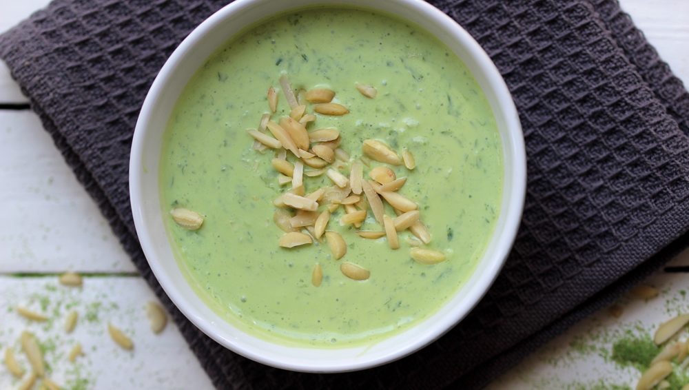 Diese Joghurt-Bärlauch-Suppe schmeckt besonders gut im Sommer! Joghurt-Bärlauch-Suppe