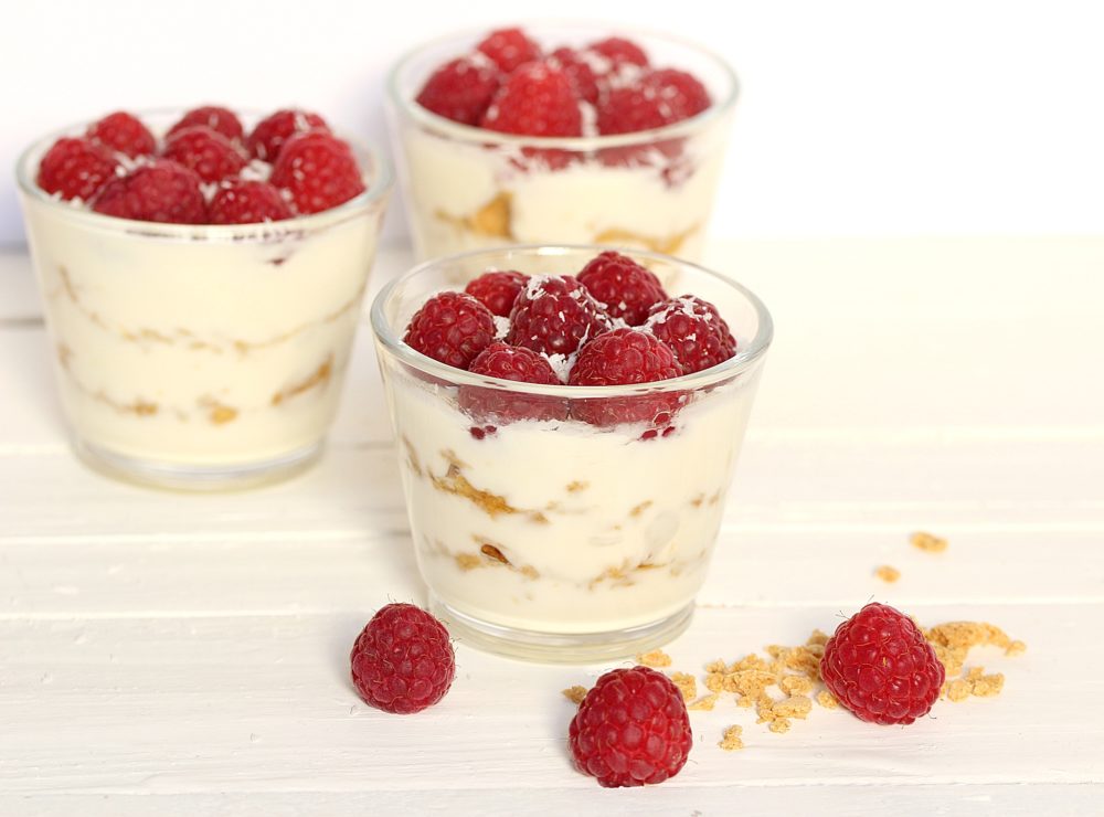 Wie wäre es mit einem Himbeer-Dessert mit Amarettini? Himbeer-Dessert mit Amarettini