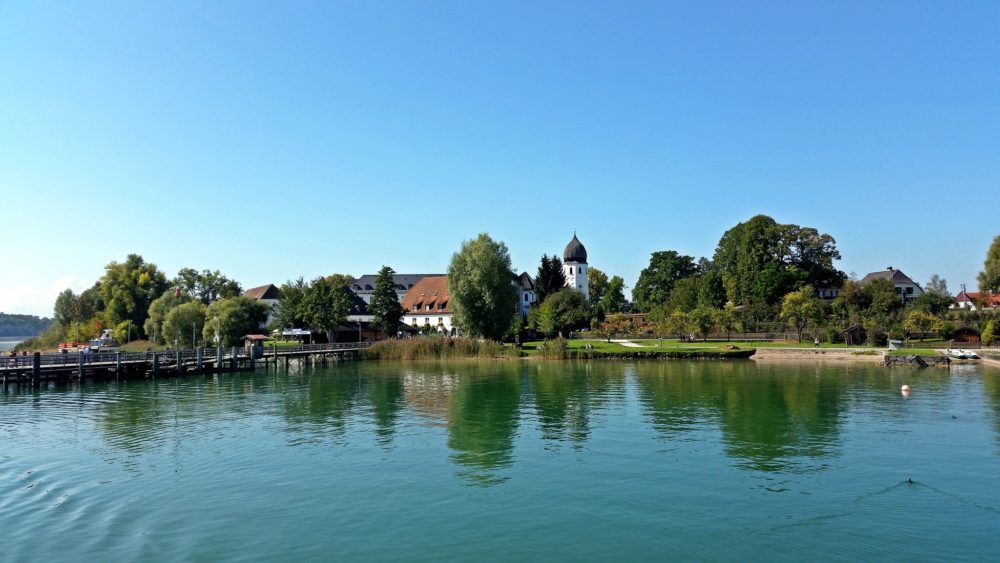 Traumhaftes Panorama: Die Fraueninsel im Chiemgau Chiemgau Chiemsee Fraueninsel Chiemsee Sehenswürdigkeiten
