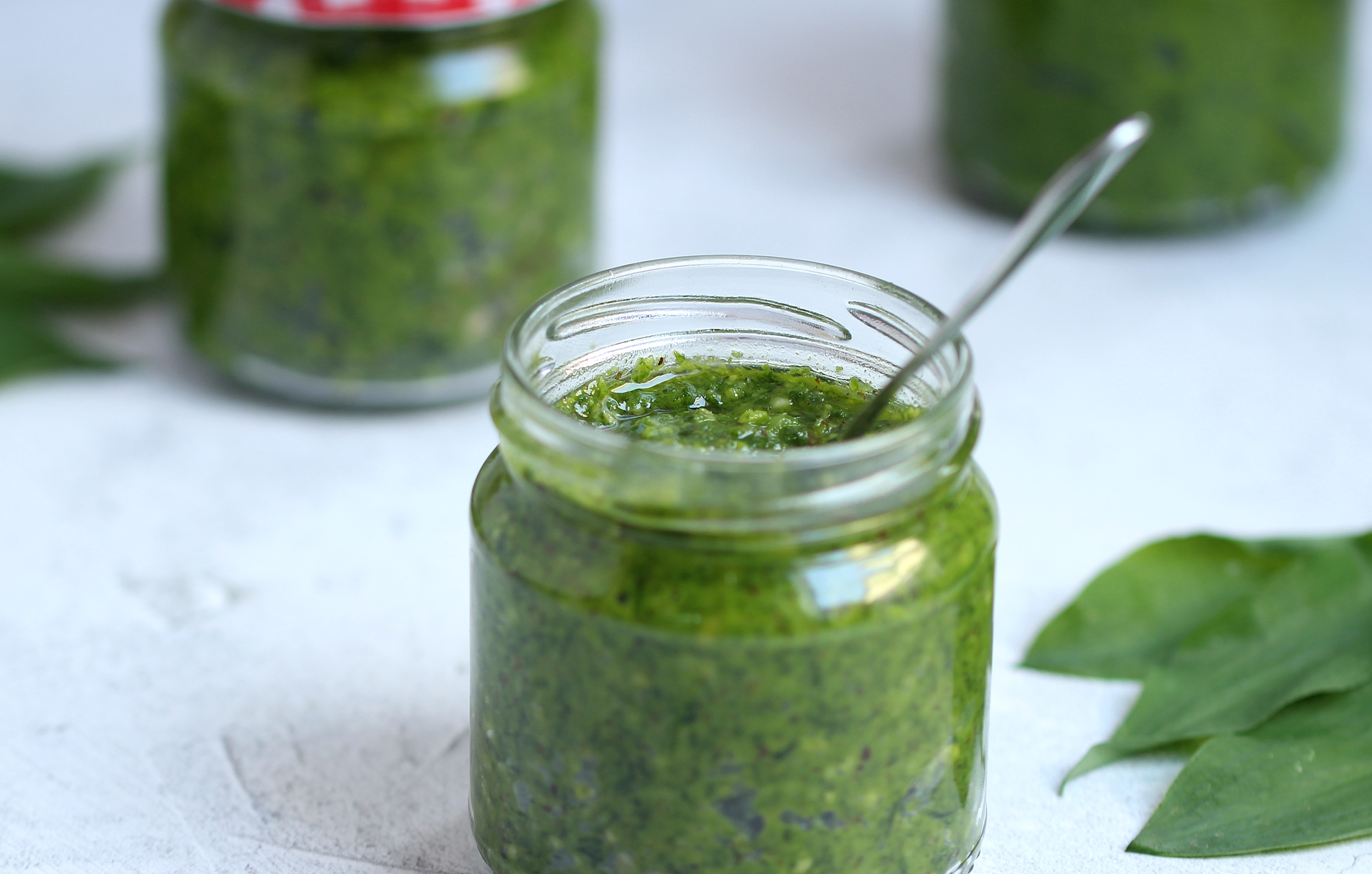 Bärlauchpesto mit Haselnüssen