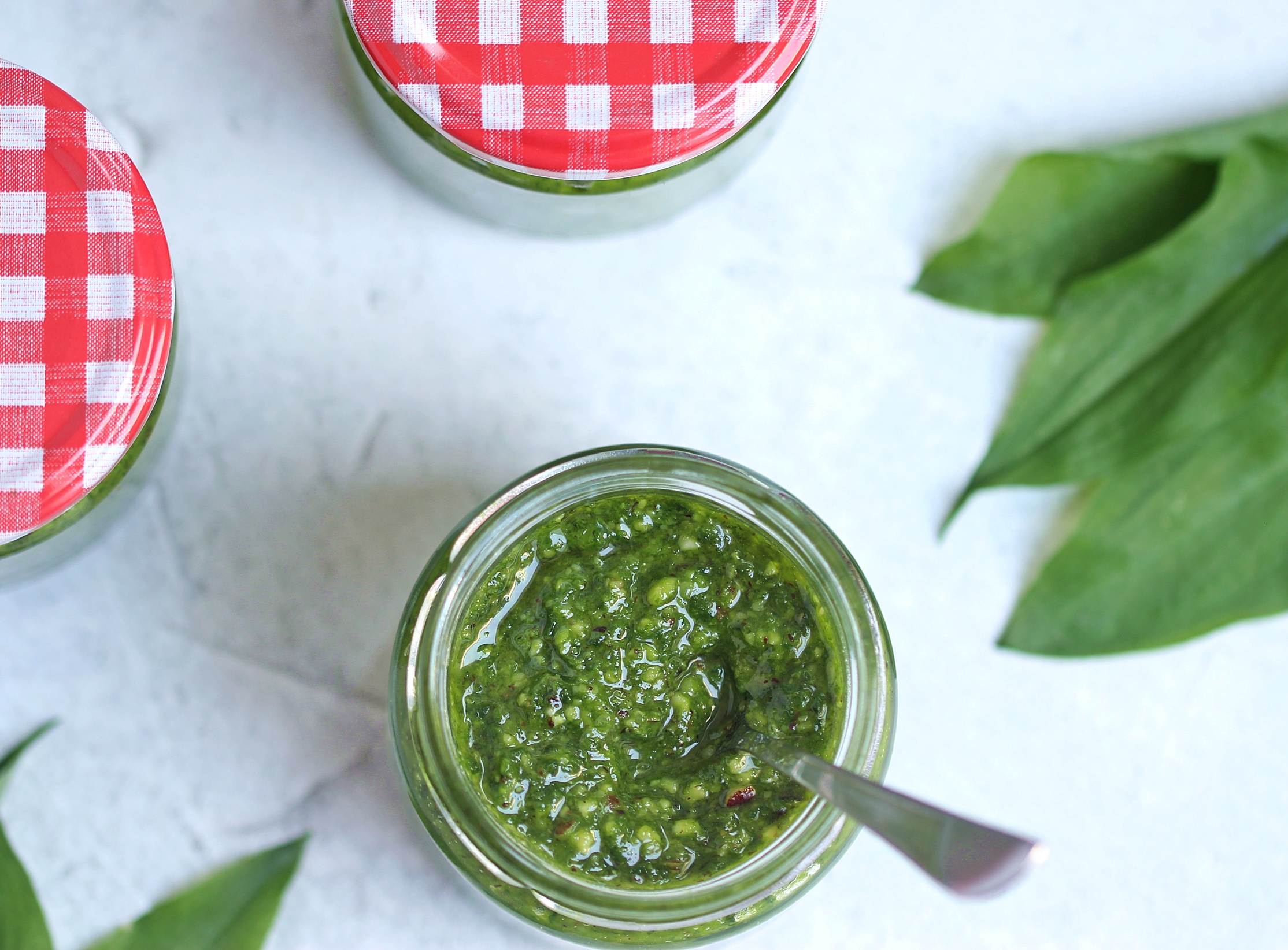 Bärlauchpesto mit Haselnüssen
