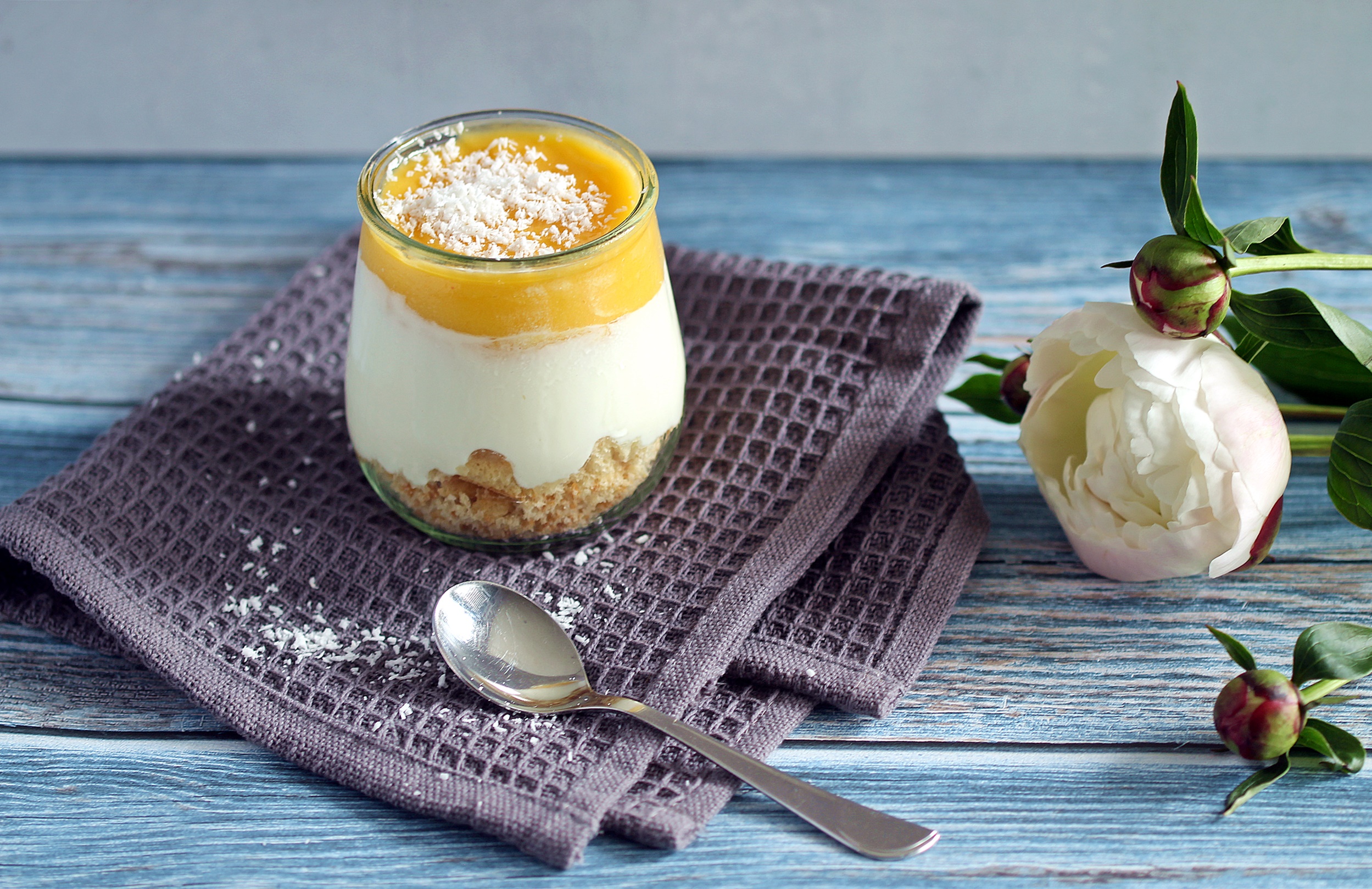 Fruchtiges Mango-Dessert im Glas - unglaublich lecker