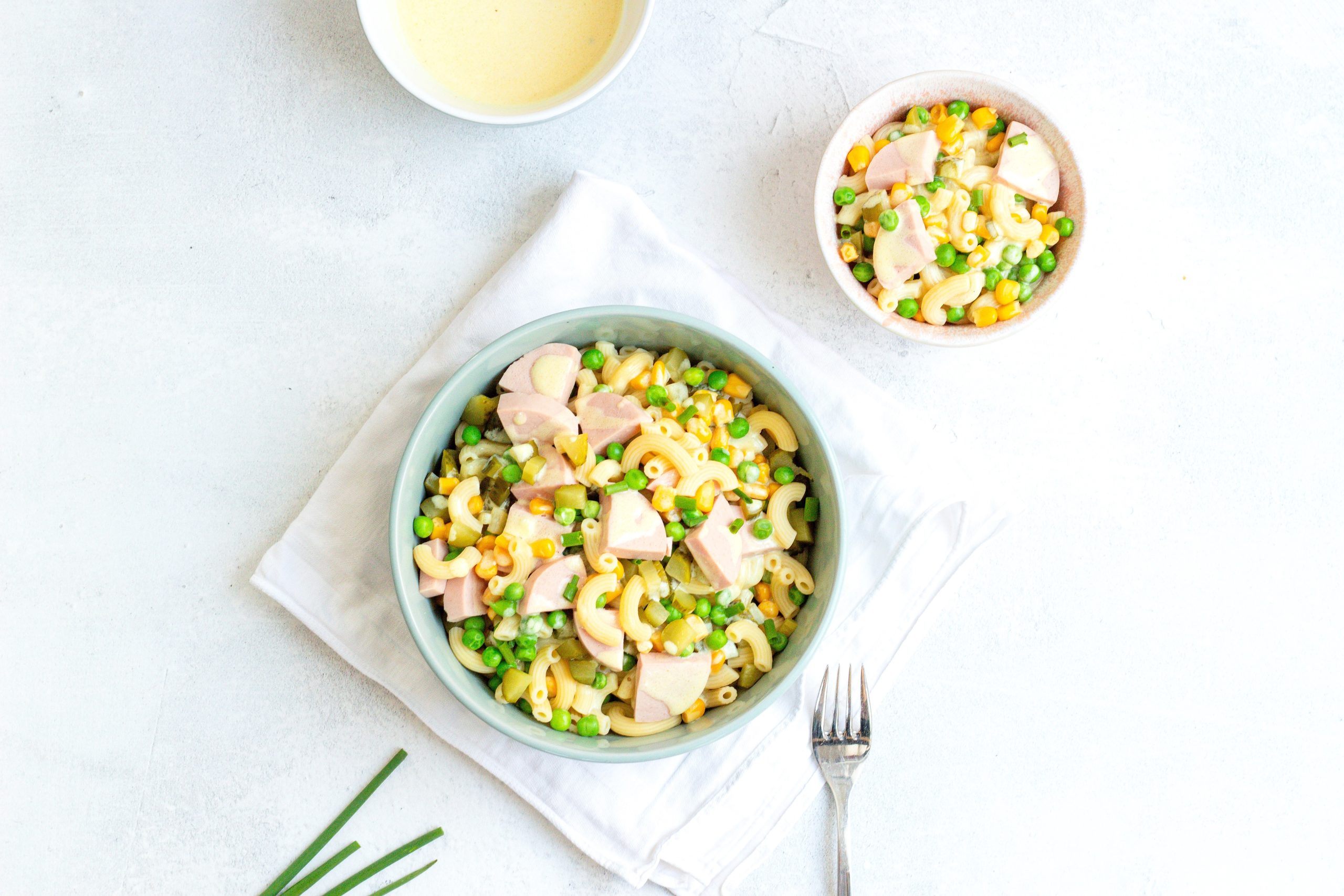 Nudelsalat mit Erbsen und Fleischwurst