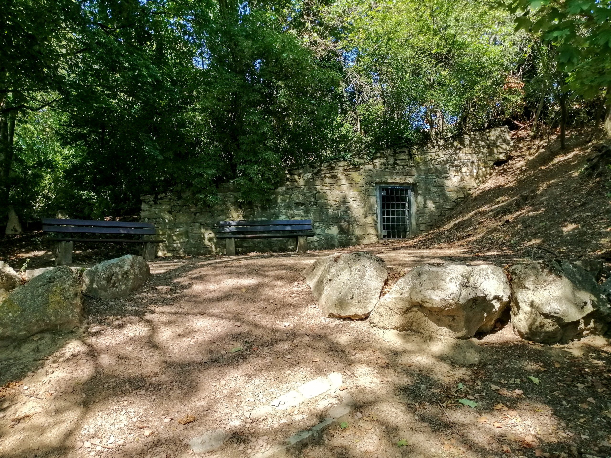 Krötenbrunnen am Weinerlebnisweg Krötenbrunnen Oppenheim am Rhein
