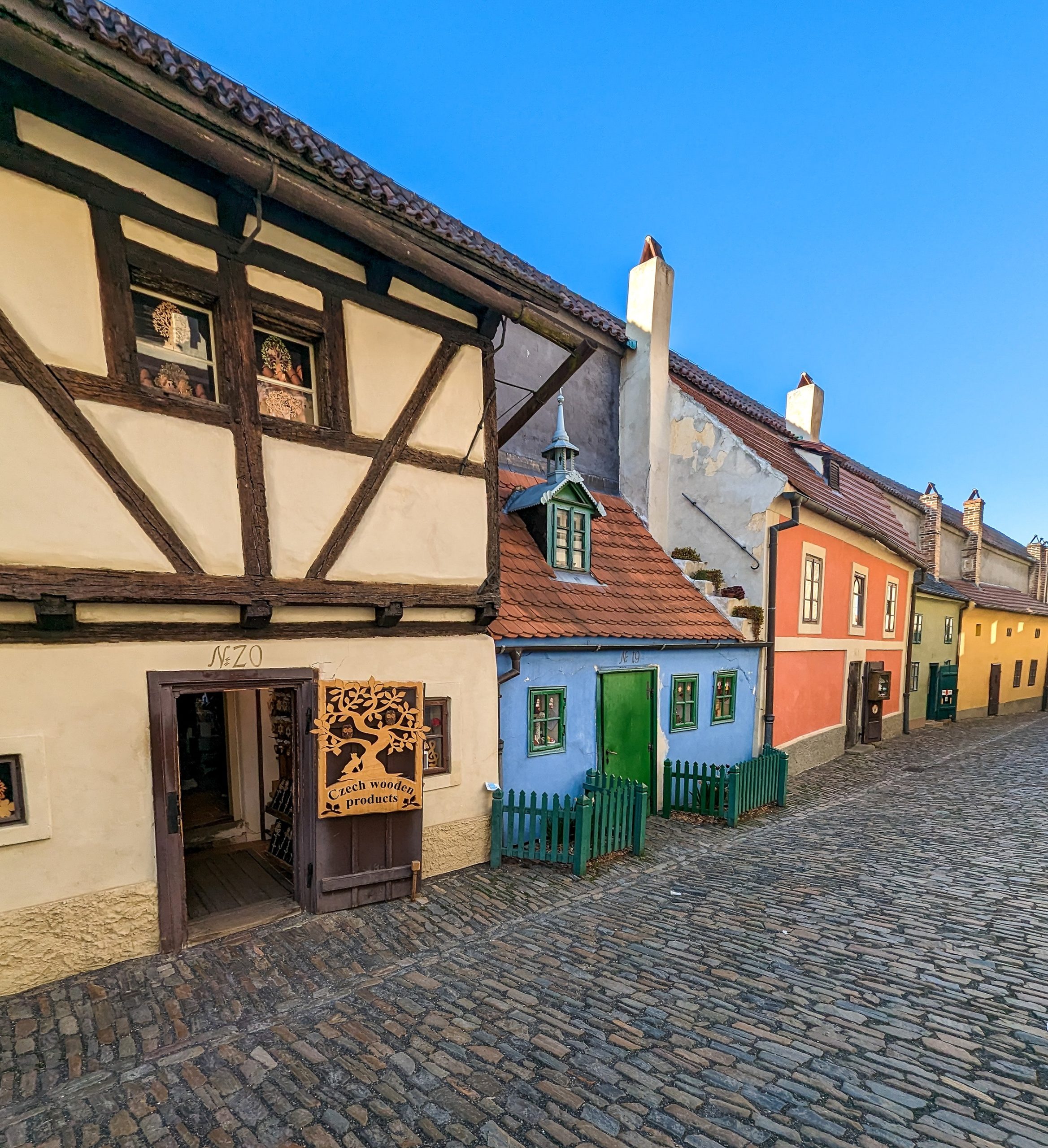Prag Sehenswürdigkeiten: Goldenes Gässchen in der Prager Burg 